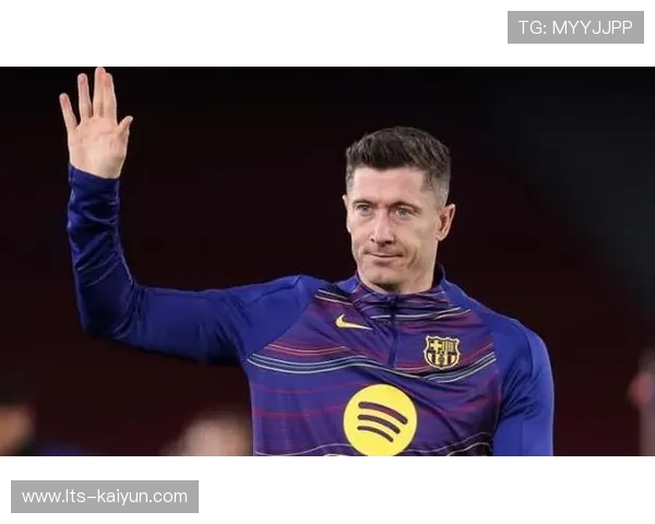 莱万谈跑位进化：“当我跑动时，我总能感觉到球会传到哪里”